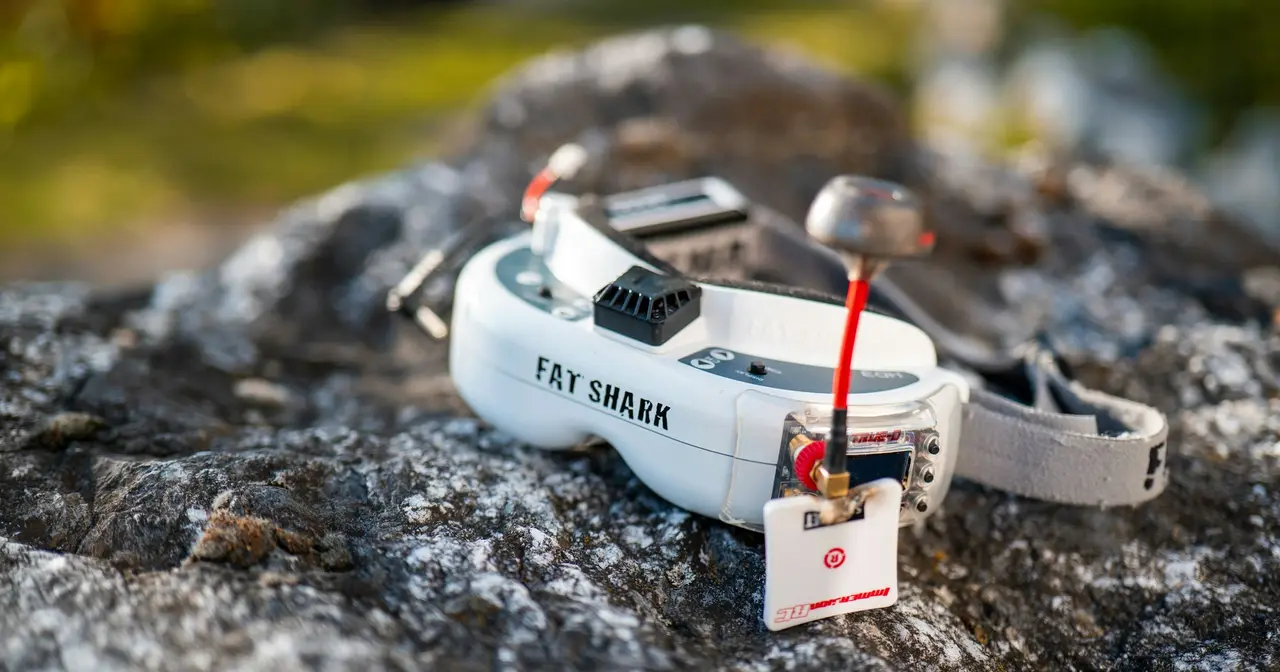 Аналоговые FPV-очки Fat Shark с антенной на камне
